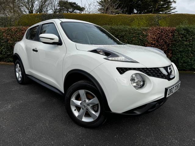 Nissan Juke 1.6 𝐕𝐄𝐇𝐈𝐂𝐋𝐄 𝐑𝐄𝐒𝐄𝐑𝐕𝐄𝐃 Hatchback Petrol White